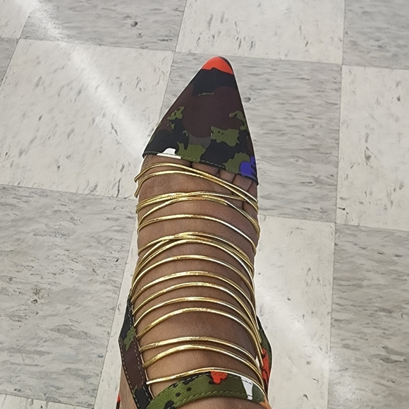 Jubilee, Size 9, 6 inch heels, Multi-color Army Fatigue Print - Picture 2 of 3